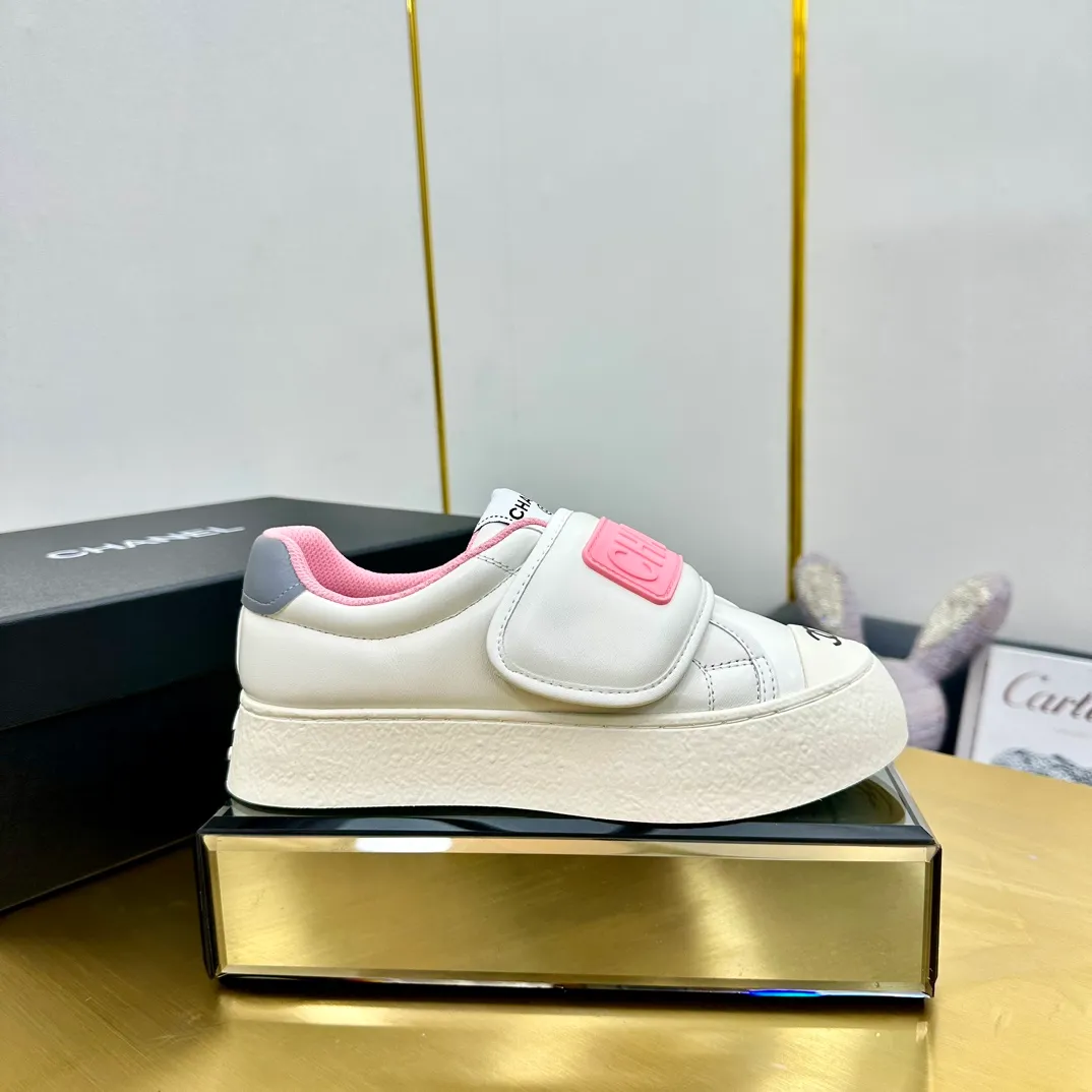 👟👟Ex-factory price 600👟👟 Chanel bread shoes ~ original calfskin panda shoes Chanel 25C latest hot style panda black and white sports shoes casual sneakers Xiaoxiang hot item classic black and white panda color coco girls must pay Fabric: original custom mixed sheepskin lining: original imported breathable mesh lining outsole: Original molded rubber + TPU combination Size: Women's 35-40